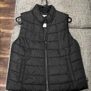 GAP Women's Black Puffer Vest